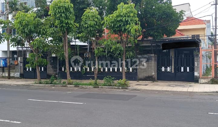 Rumah Area Komersil Prestisius Cocok Hunian/ Bisnis Tengah Kota