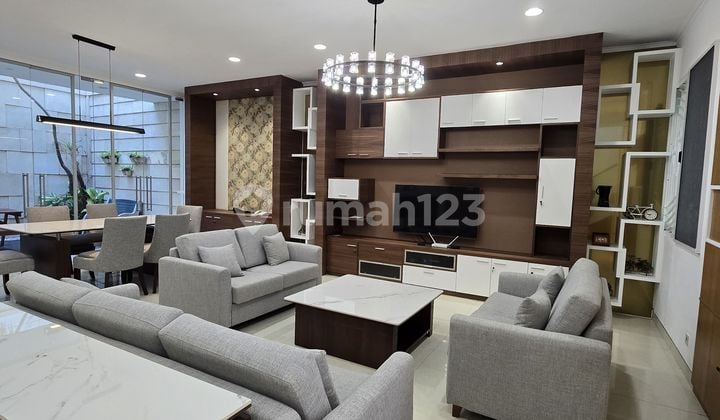 Disewakan rumah bagus, full furnished dan siap huni di Jakarta barat