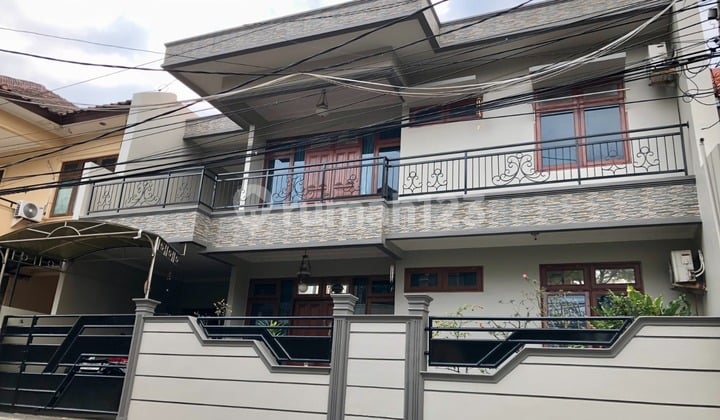 Rumah 2 Lantai Bebas Banjir di Jaticempaka Pondok Gede Bekasi SHM