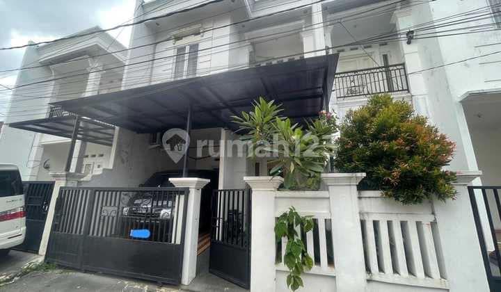 Rumah 2 Lantai 4 Kamar Tidur Di Pondok Kelapa Jakarta Timur SHM