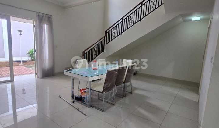 Disewakan Rumah Mewah Cluster Goldfinch, Gading Serpong