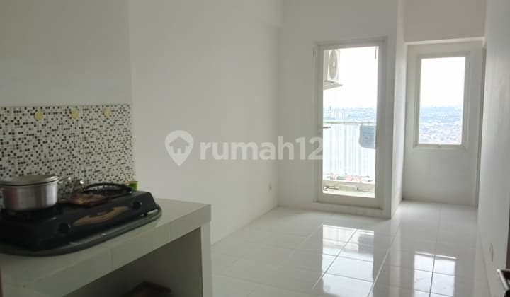 Puncak CBD Wiyung Apartment 2BR Unfurnished with AC and Stove