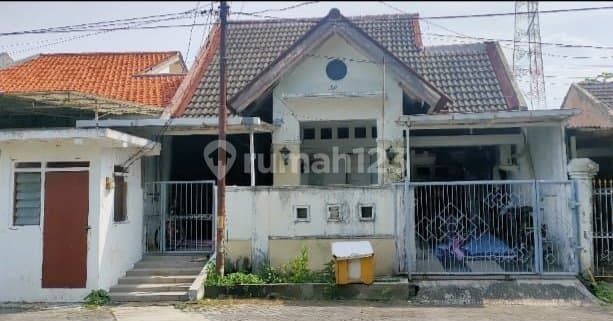 Cheap Land Calculation House at Simpang Darmo Permai