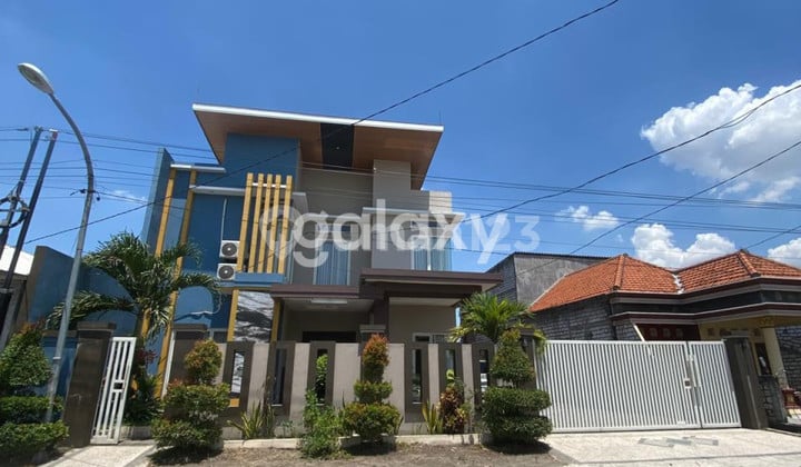 Rumah Mewah 2 Lantai + Furnish Siap Huni di Benjeng Balong Panggang Gresik