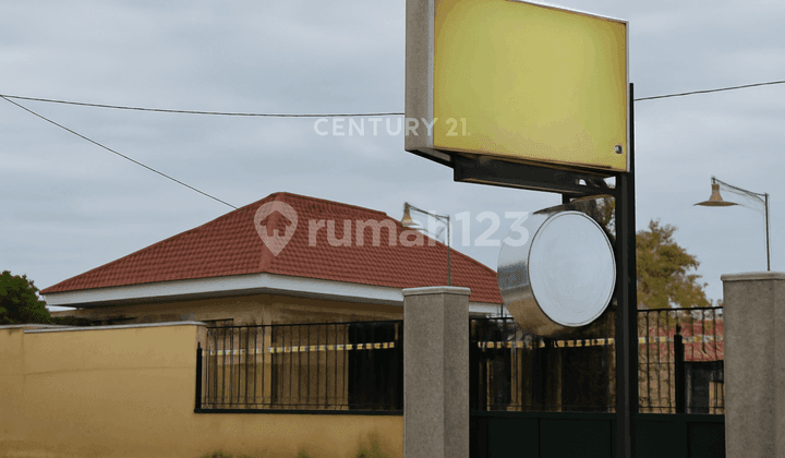 House With Large Land Near Bantul Hospital Suitable For Restaurant