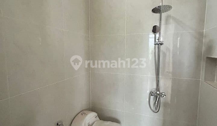 DJ Turangga Sertifikat Hak Milik *)2)3*. New: 4+1 bedrooms, 3+1 living rooms, 6 meters wide. 2 cars. Survey now.