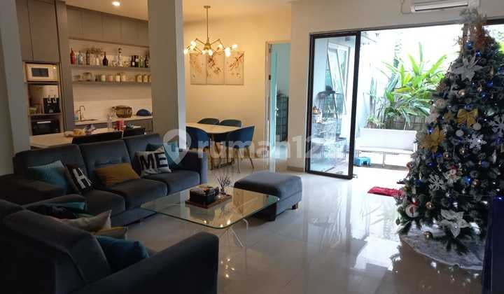 Beautiful Neat House Ready to Live In At Suvarna Sutera Tangerang