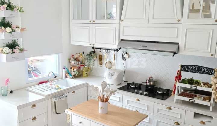 Rumah American Classic Cantik di Bintaro Belakang Stan