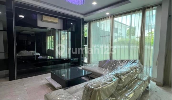 Rumah Cluster Mewah De Park Dekat Sekolah Internasional