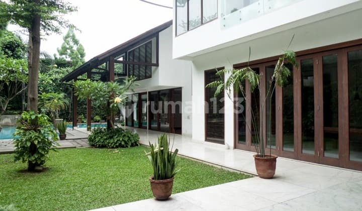 Rumah Mewah di Kemang Jakarta Selatan, Ada Private Pool & Taman