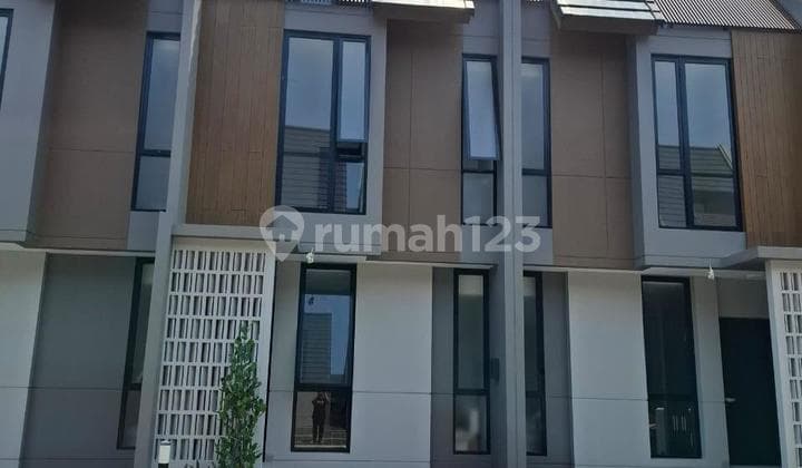 Disewakan Rumah di Cluster Viola Sumarecon Crown Gading Bekasi