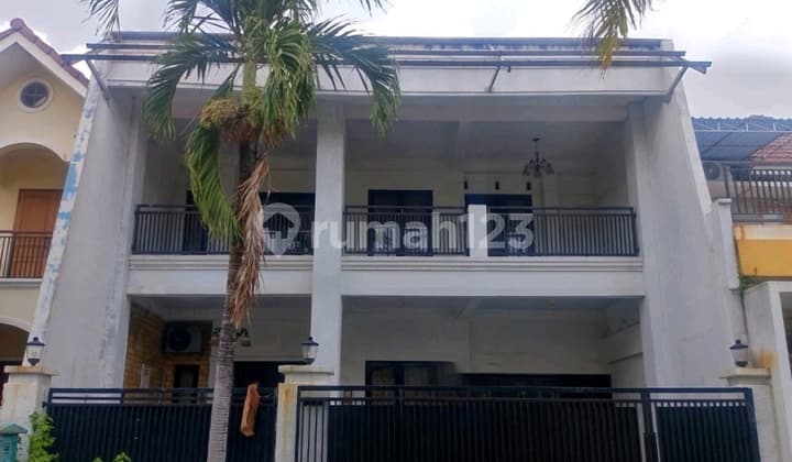 Disewakan Rumah 2½ Lantai Semi Furnished Di Grand Prima Bintara