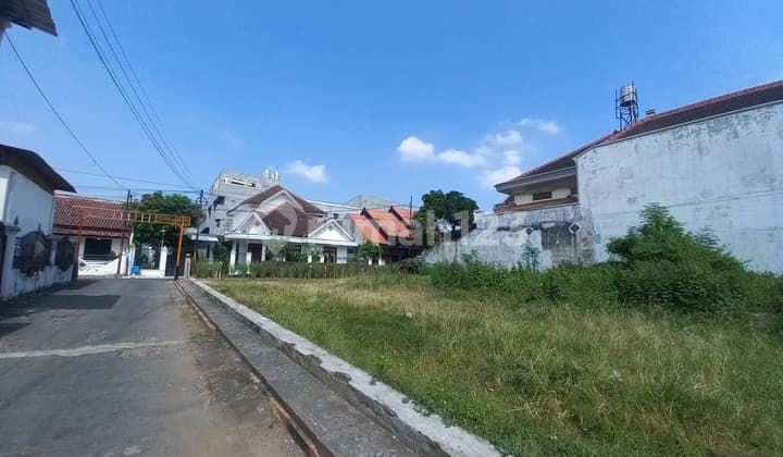 Hanya 1 Unit! Tanah Poros Jalan Pusat Kota, 5 Menit Stasiun & Balaikota, Investasi Paling Strategis!