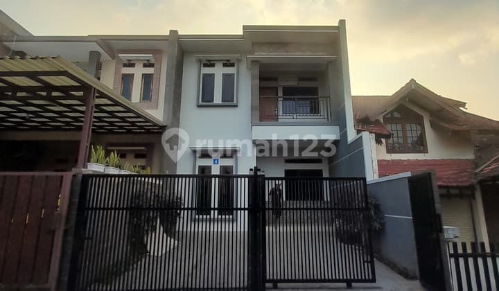Rumah 2 Lantai Cantik Terenovasi Di Buah Batu