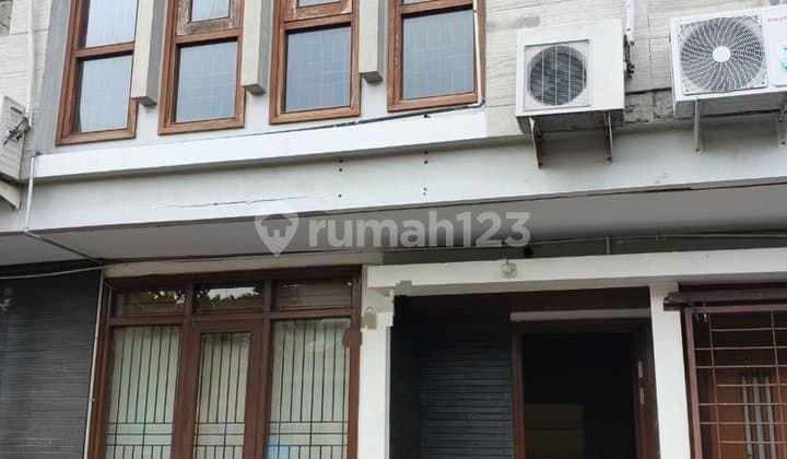 Disewakan Ruko 3 Lantai di Istana Pasteur Regency Cocok untuk Kantor Dll