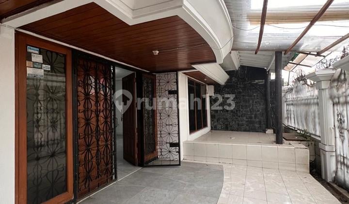 Rumah Keluarga Nyaman Leluasa di Karasak Utara