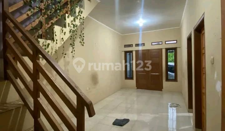 Rumah 2 Lantai di Komplek Arcamanik