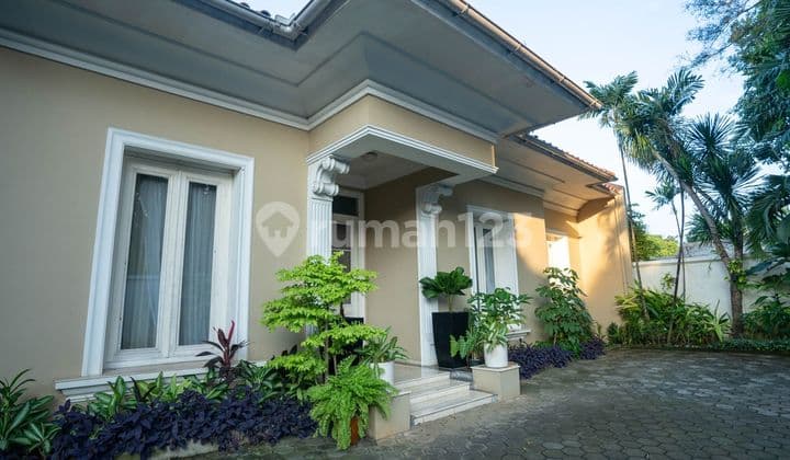 Rumah Mewah 1 Lantai Full Furnished di Kemang Bebas Banjir