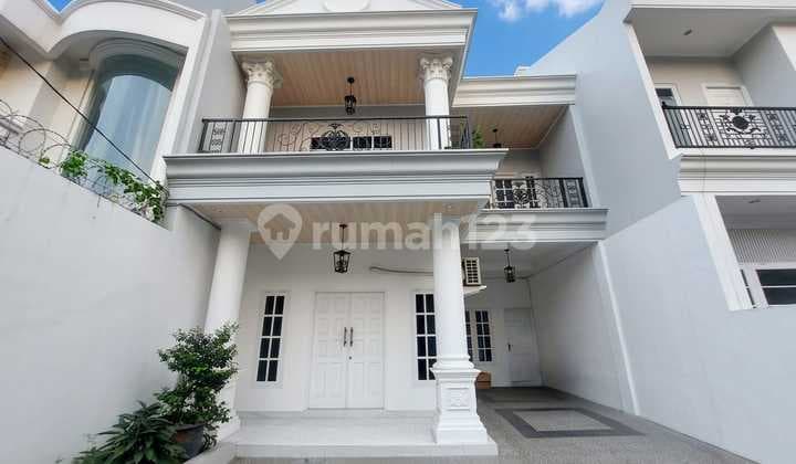 Rumah American Classic Full Furnished di Cinere Siap Huni