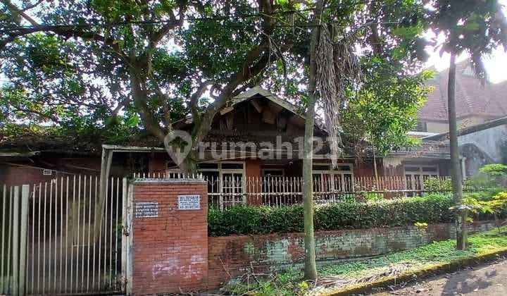 Rumah Tua Hitung Tanah Lokasi Bagus Harga dekat NJOP Mega Cinere