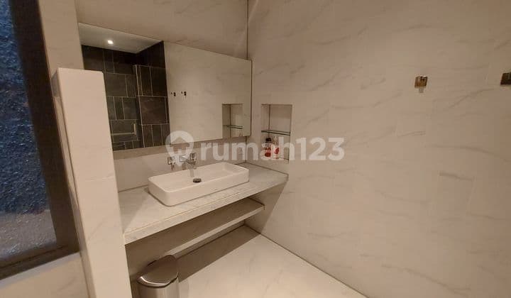 Rumah Semi Furnished Design Modern Dekat Mrt Lebak Bulus