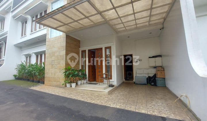 Rumah Townhouse Fully Furnished Lokasi Strategis di Kebagusan Jakarta Selatan