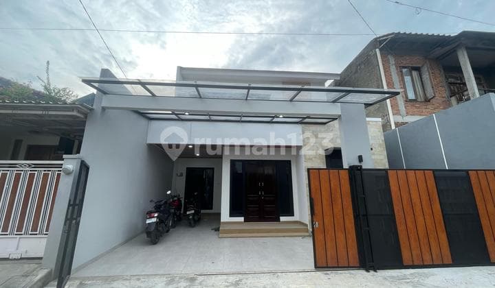 Rumah 2 Lantai Bagus dan Siap Huni di Raya Housing Pondok Gede