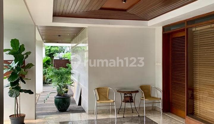 South Jakarta Luxury House 2.5 Floors - 4+3 BR, Land Area 434 m²