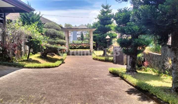 Murah Banget! Rumah Besar dan Mewah, Siap Huni di Setiabudi