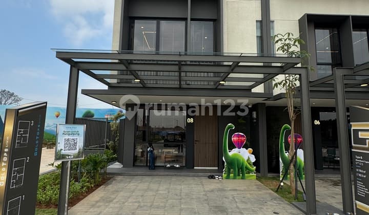 Gold Tops Livin – Rumah 3 Lantai Tanpa Dp