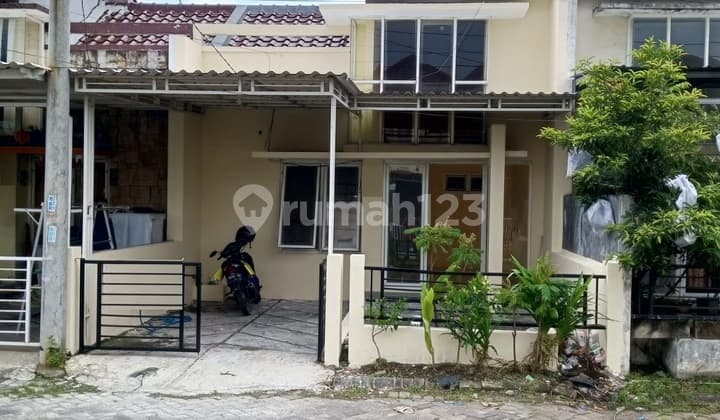 Disewakan Rumah Greenlake Mangrove Lebar 10 di Surabaya Timur