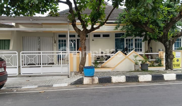 Rumah Bagus SHM Murah Dekat Stasiun Poncol di Semarang Utara