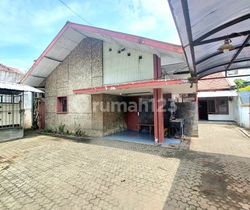 Rumah Luas Cocok Untuk Kantor Di Tengah Kota Dekat Mall
