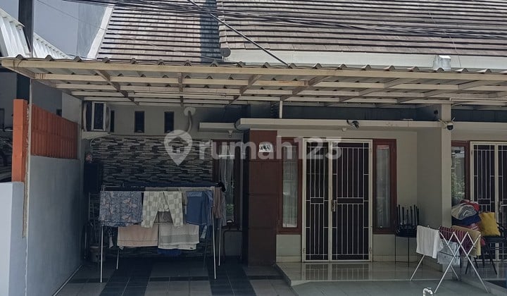 Take Over Rumah Nyaman Strategis Hadap Taman Dekat Familia Urban