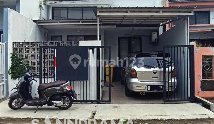 Dijual Rumah. Dalam Perumahan Dijalan Raya Bojongsari. Dekat. dengan Uin Nyaman dan Asri Jauh Dari Kebisingan Jalan Perumahan yang Lebar dan Sangat Tepat untuk Hunian dan Beristirahat