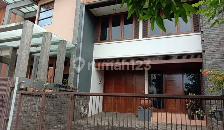 Rumah Mewah Asri di Lokasi Terbaik Kota Bandung Dekat Tol Pasteur