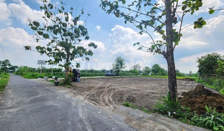 Tanah Tepi Aspal Kalirang Dekat Uii