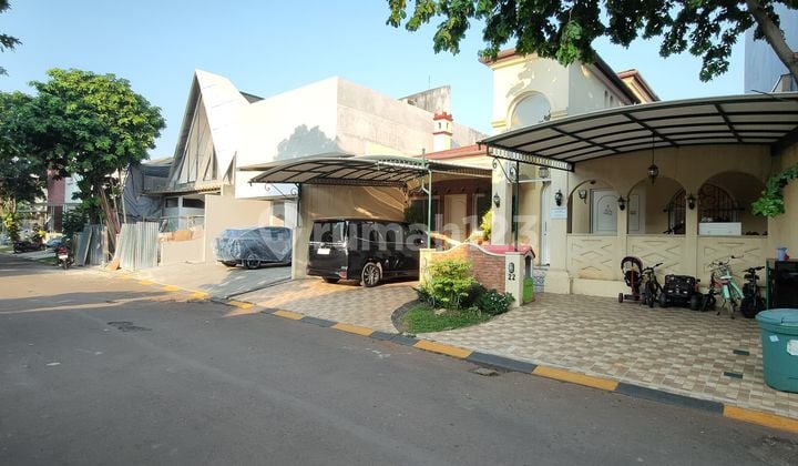 Rumah Luas di Bintaro Arsitektur Spanyol