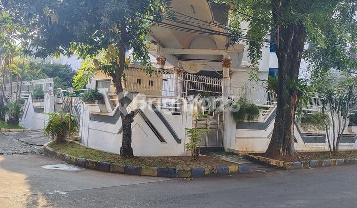 Rumah Hoek Bangunan Klasik Asri Di Sunter Jakarta Utara