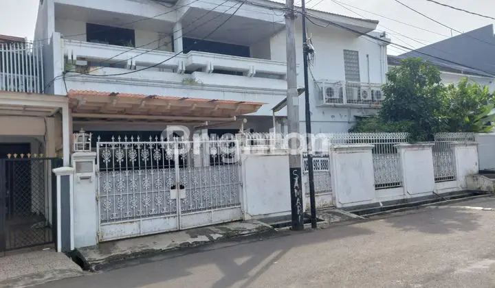 House can be used for business on Satria Raya Street, Pulogadung, East Jakarta.