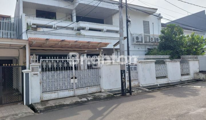 Rumah bisa dibuat usaha di Jalan Satria Raya Pulogadung Jakarta Timur