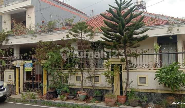 Semi-Furnished House in a Corner of the Kremayoran Area, Central Jakarta