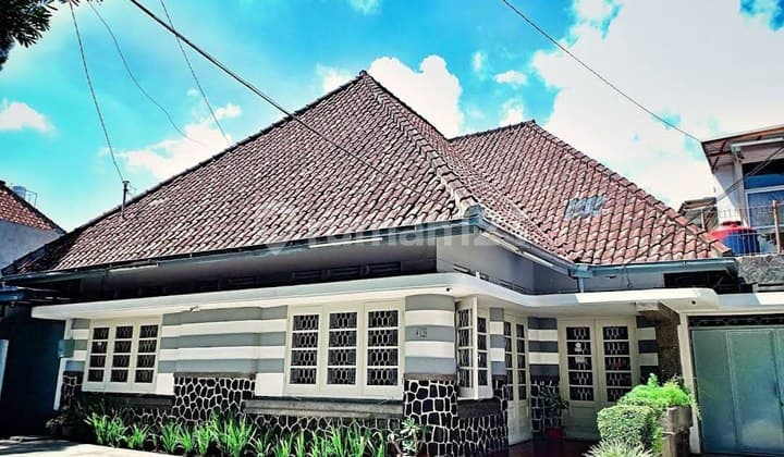 Rumah Belanda Di Area Sayap Jl Riau Dago Kota Bandung