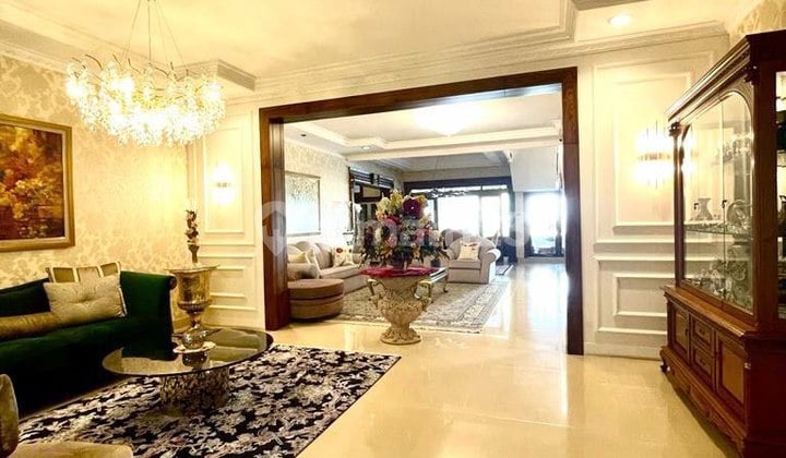 Rumah Mewah Dengan Swimming Pool, Taman Luas Di Gerlong Bandung Utara