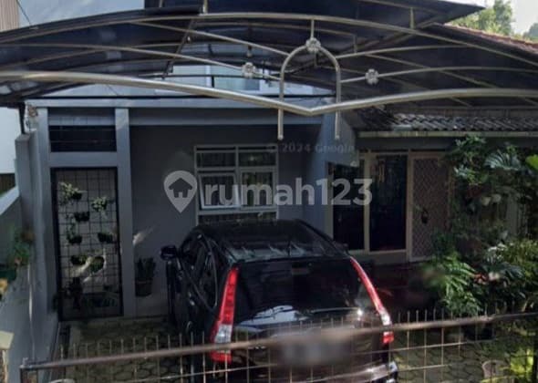 Murah! Rumah dengan Tanah Luas di Area Setiabudi Dekat Upi