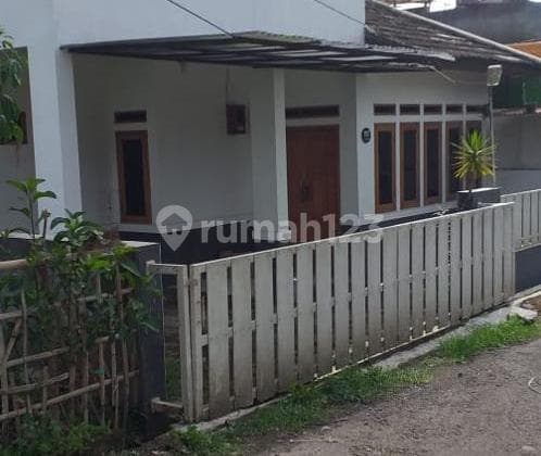 Ready-to-Occupy House in a Complex Near Lembang Market