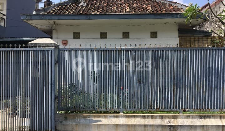 Murah dan Jarang Ada!! Jual Cepat Rumah di Sayap Jl Riau Bandung