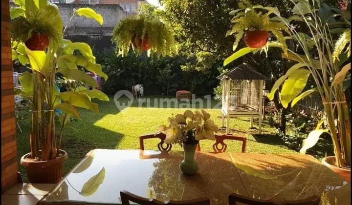 Rumah dengan Taman Luas di Area Sarijadi Gegerkalong Akses Tol Pasteur