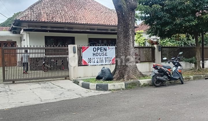 Open House! Rumah Belanda Antik di Area Sayap Riau Bandung