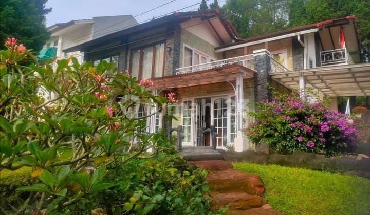 Rumah Villa di Area Kolonel Masturi Lembang